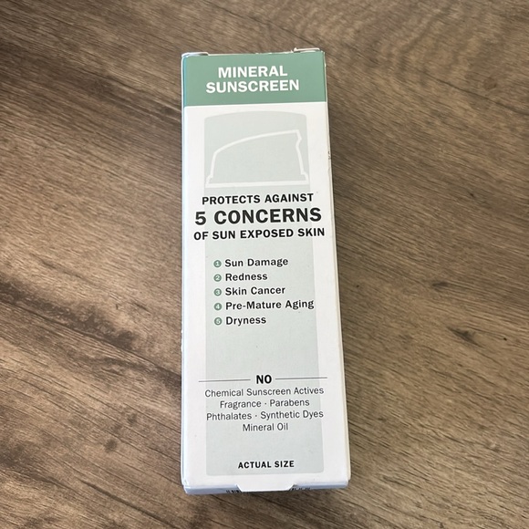 NWT Olay sensitive mineral sunscreen - Picture 3 of 4